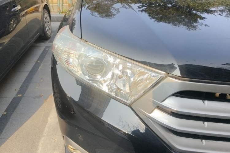 Used Toyota Highlander 2012 2.7L Two-Wheel Drive 7-Seater Luxury Edition Right Front Headlight