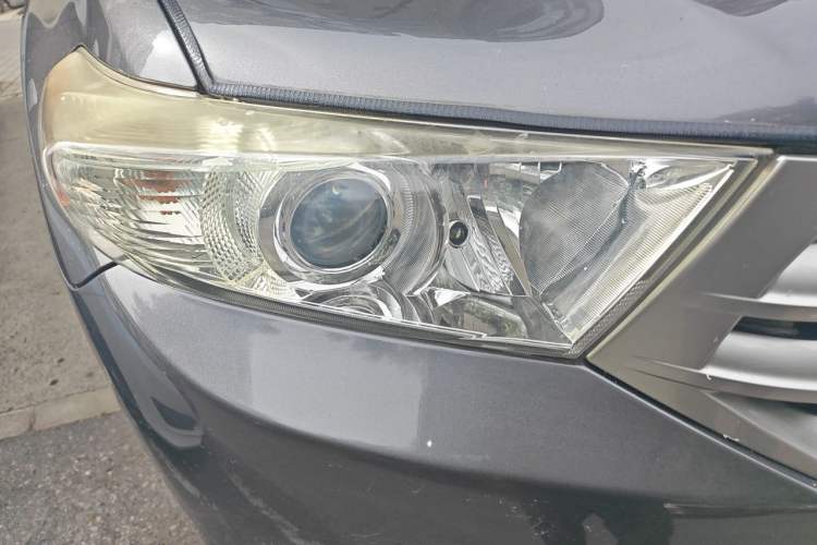Used Toyota Highlander 2012 2.7L Two-Wheel Drive 7-Seater Luxury Edition Right Front Headlight