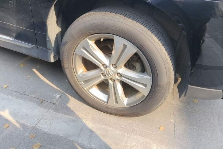 Used Toyota Highlander 2012 2.7L Two-Wheel Drive 7-Seater Luxury Edition Right Front Wheel Hub