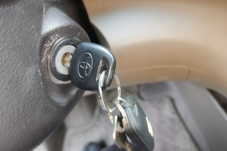 Used Toyota Highlander 2012 2.7L Two-Wheel Drive 7-Seater Luxury Edition Vehicle Key