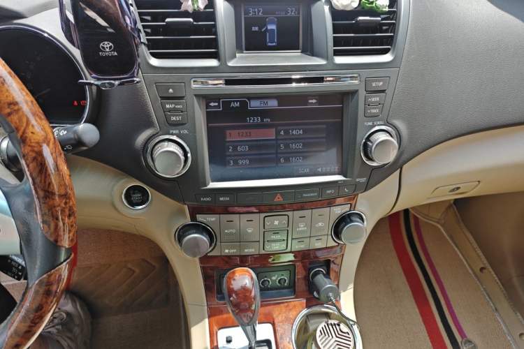 Used Toyota Highlander 2012 2.7L Two-Wheel Drive 7-Seater Ultimate Edition Audio And AC Panel