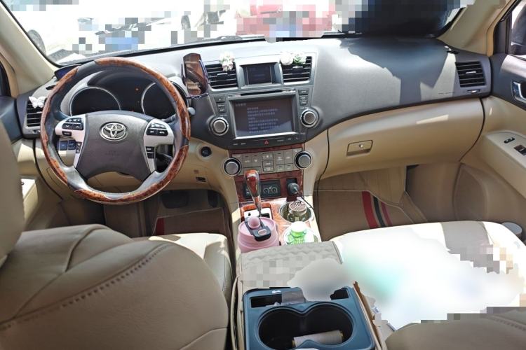 Used Toyota Highlander 2012 2.7L Two-Wheel Drive 7-Seater Ultimate Edition Center Console