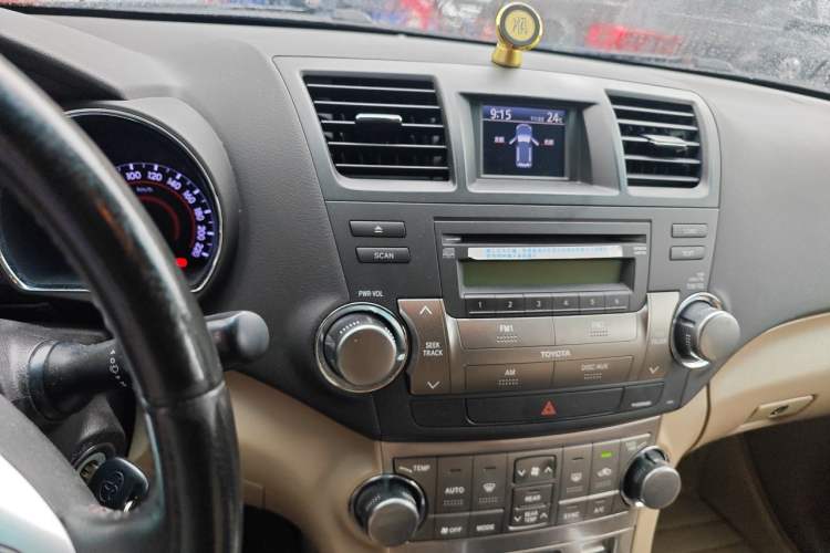 Used Toyota Highlander 2012 2.7L Two-Wheel Drive 7-Seater Luxury Edition Audio And AC Panel