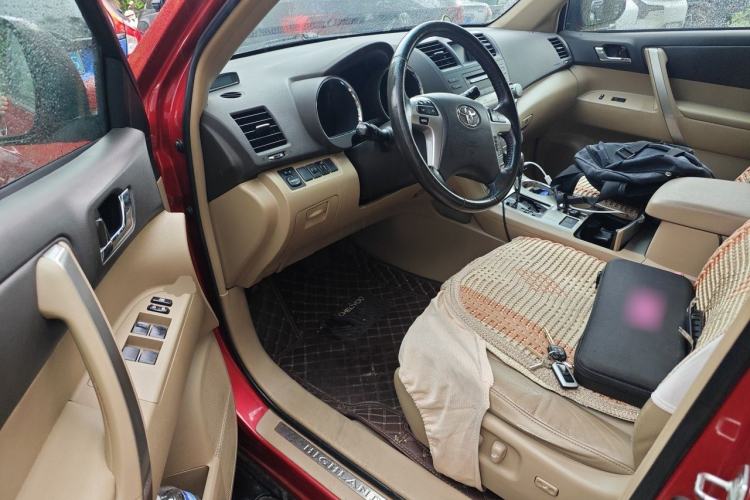 Used Toyota Highlander 2012 2.7L Two-Wheel Drive 7-Seater Luxury Edition Driver Seat