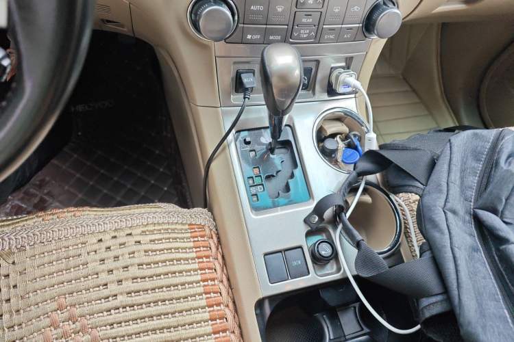 Used Toyota Highlander 2012 2.7L Two-Wheel Drive 7-Seater Luxury Edition Gear Lever