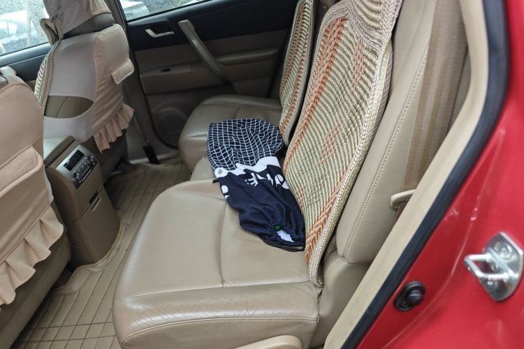 Used Toyota Highlander 2012 2.7L Two-Wheel Drive 7-Seater Luxury Edition Left Rear Seat