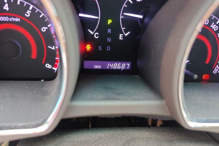 Used Toyota Highlander 2012 2.7L Two-Wheel Drive 7-Seater Luxury Edition Odometer Close Up
