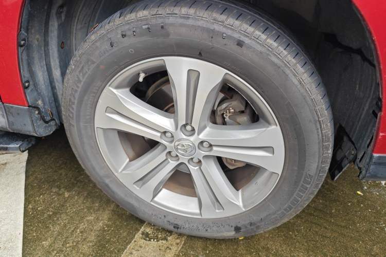Used Toyota Highlander 2012 2.7L Two-Wheel Drive 7-Seater Luxury Edition Right Front Wheel Hub