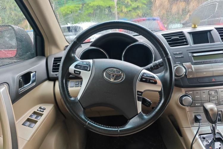 Used Toyota Highlander 2012 2.7L Two-Wheel Drive 7-Seater Luxury Edition Steering Wheel