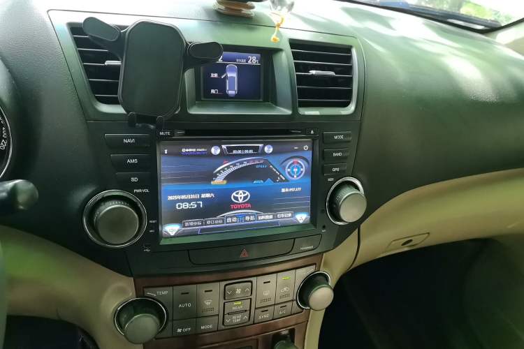 Used Toyota Highlander 2012 2.7L Two-Wheel Drive 7-Seater Luxury Navigation Edition Audio And AC Panel