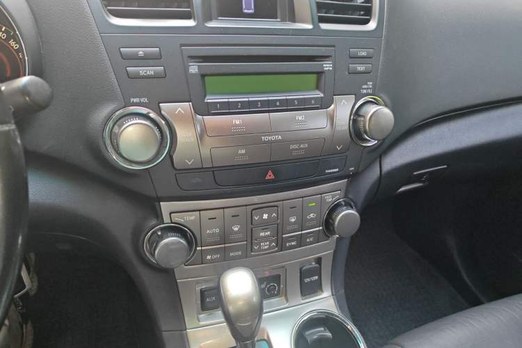Used Toyota Highlander 2012 2.7L Two-Wheel Drive 7-Seater Luxury Edition Audio And AC Panel