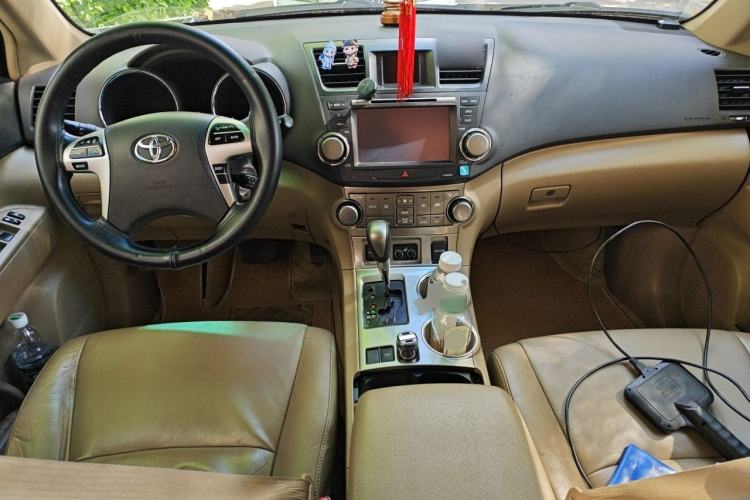 Used Toyota Highlander 2012 2.7L Two-Wheel Drive 7-Seater Luxury Edition Center Console