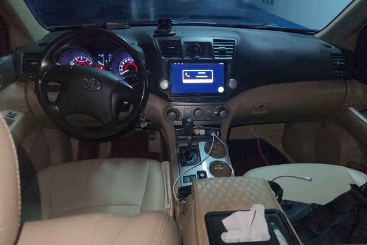 Used Toyota Highlander 2012 2.7L Two-Wheel Drive 7-Seater Elite Edition Center Console
