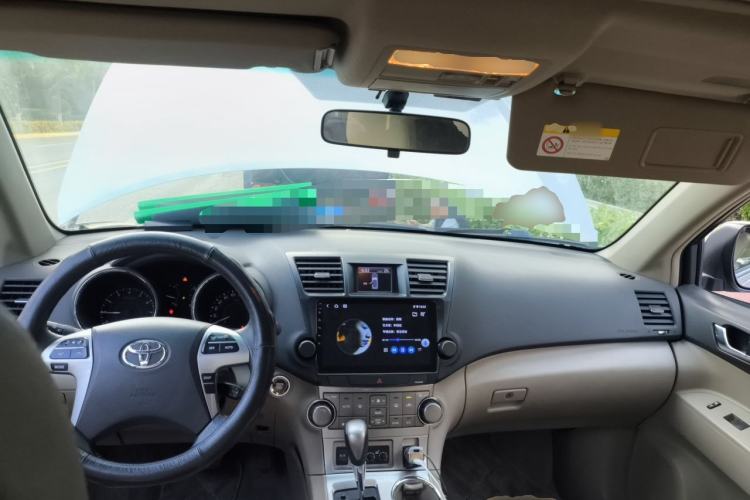 Used Toyota Highlander 2012 2.7L Two-Wheel Drive 7-Seater Ultimate Edition Center Console