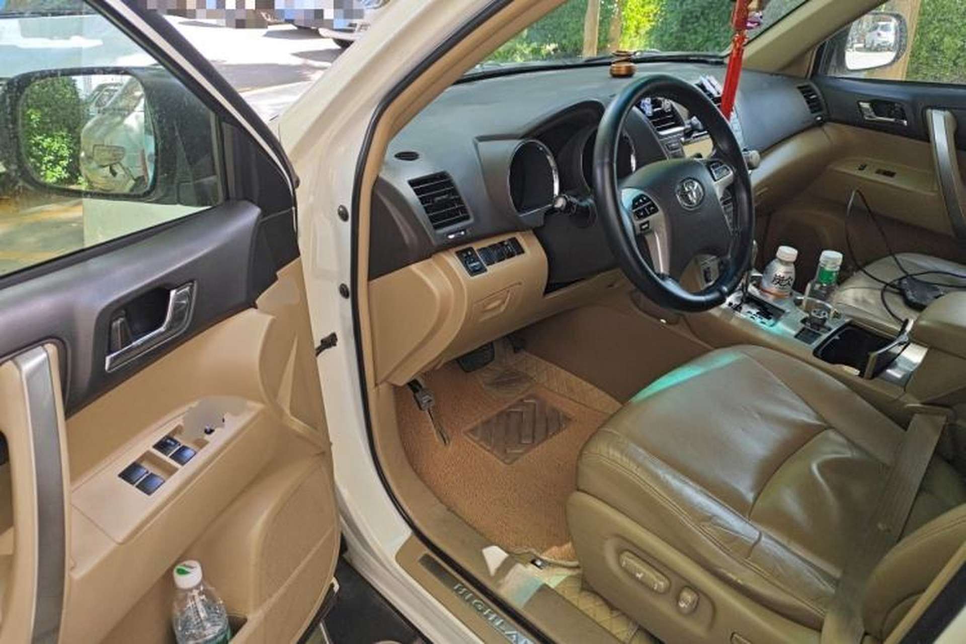 Used Toyota Highlander 2012 2.7L Two-Wheel Drive 7-Seater Luxury Edition Driver Seat