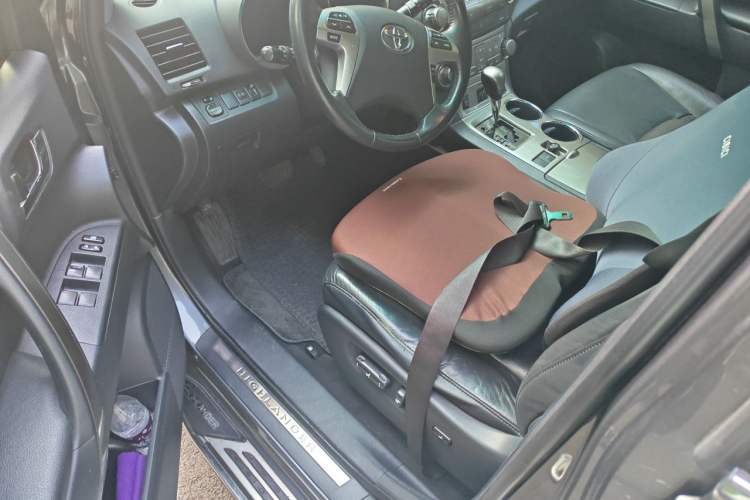 Used Toyota Highlander 2012 2.7L Two-Wheel Drive 7-Seater Luxury Edition Driver Seat