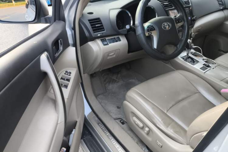Used Toyota Highlander 2012 2.7L Two-Wheel Drive 7-Seater Ultimate Edition Driver Seat