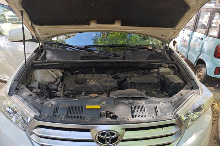 Used Toyota Highlander 2012 2.7L Two-Wheel Drive 7-Seater Luxury Edition Engine Bay