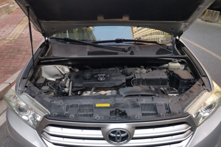 Used Toyota Highlander 2012 2.7L Two-Wheel Drive 7-Seater Luxury Edition Engine Bay