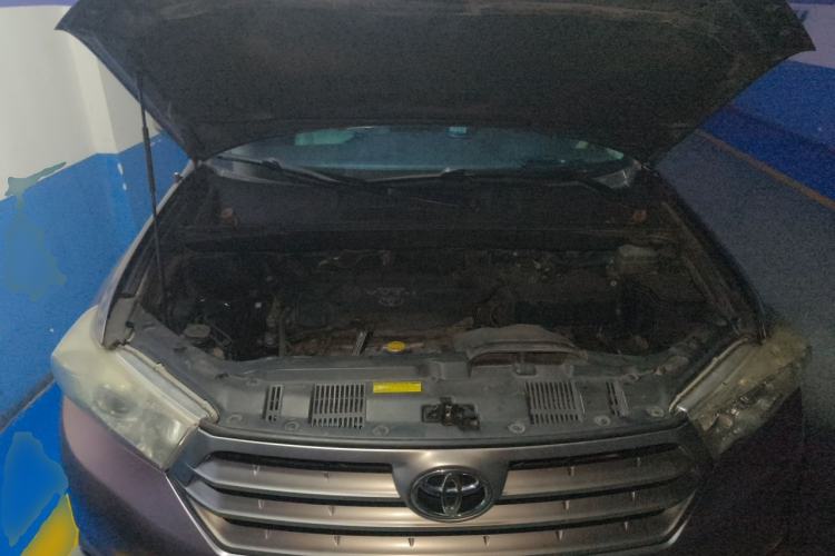 Used Toyota Highlander 2012 2.7L Two-Wheel Drive 7-Seater Elite Edition Engine Bay