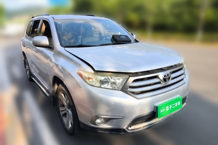 Used Toyota Highlander 2012 2.7L Two-Wheel Drive 7-Seater Ultimate Edition Front Right 45 Deg