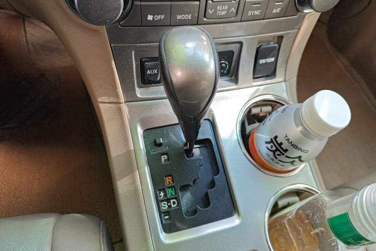 Used Toyota Highlander 2012 2.7L Two-Wheel Drive 7-Seater Luxury Edition Gear Lever