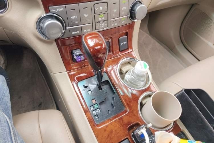 Used Toyota Highlander 2012 3.5L 4x4 7-Seater Luxury Edition with Navigation Gear Lever
