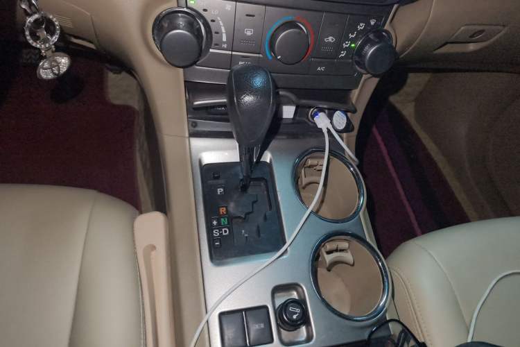 Used Toyota Highlander 2012 2.7L Two-Wheel Drive 7-Seater Elite Edition Gear Lever
