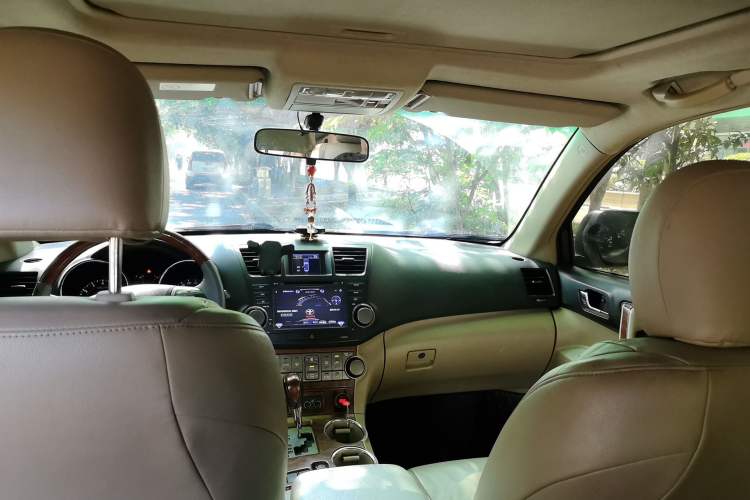 Used Toyota Highlander 2012 2.7L Two-Wheel Drive 7-Seater Luxury Navigation Edition Headliner
