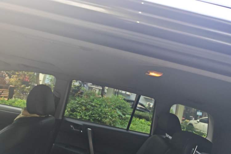 Used Toyota Highlander 2012 2.7L Two-Wheel Drive 7-Seater Luxury Edition Headliner