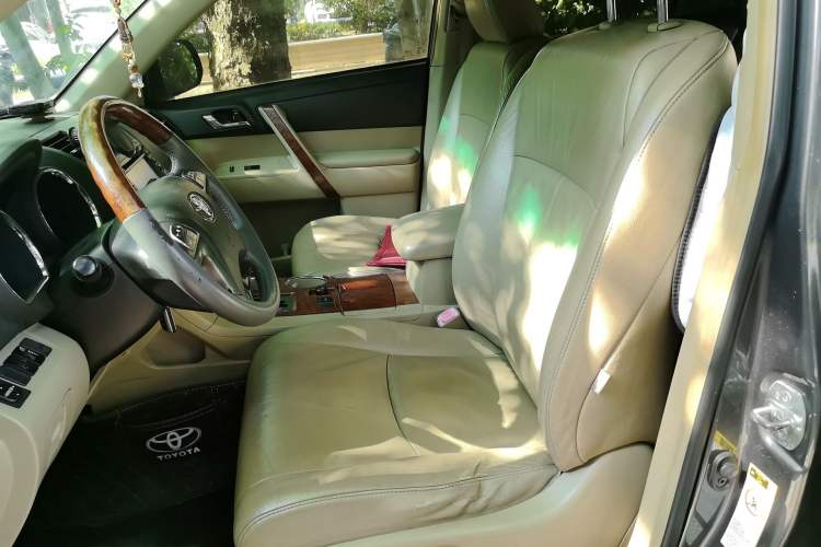 Used Toyota Highlander 2012 2.7L Two-Wheel Drive 7-Seater Luxury Navigation Edition Left Front Seat