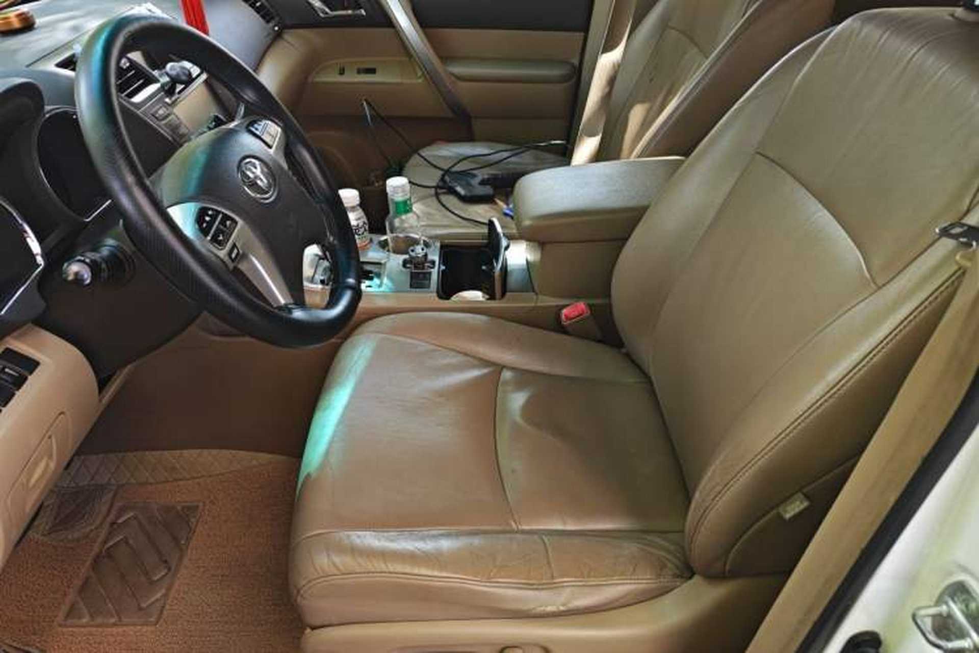 Used Toyota Highlander 2012 2.7L Two-Wheel Drive 7-Seater Luxury Edition Left Front Seat