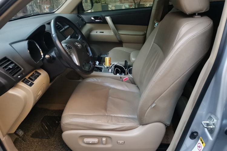 Used Toyota Highlander 2012 2.7L Two-Wheel Drive 7-Seater Luxury Edition Left Front Seat