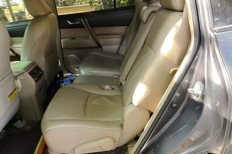 Used Toyota Highlander 2012 2.7L Two-Wheel Drive 7-Seater Luxury Navigation Edition Left Rear Seat