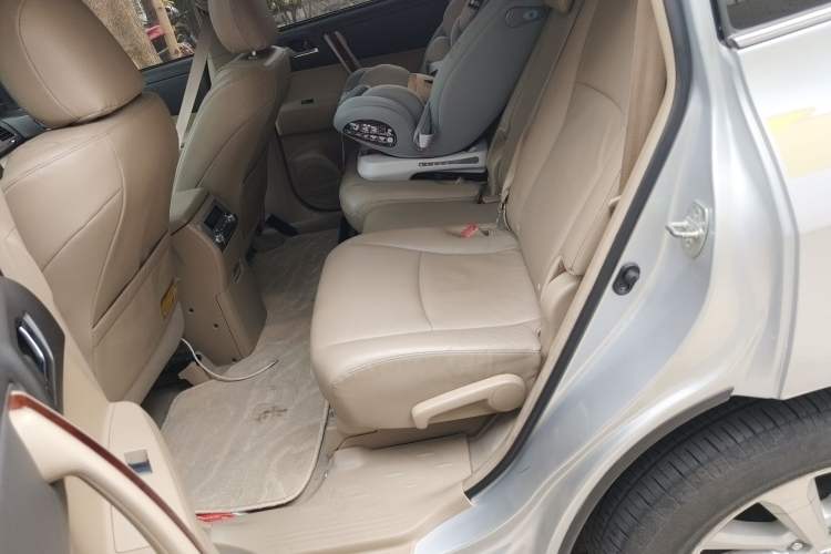 Used Toyota Highlander 2012 3.5L 4x4 7-Seater Luxury Edition with Navigation Left Rear Seat