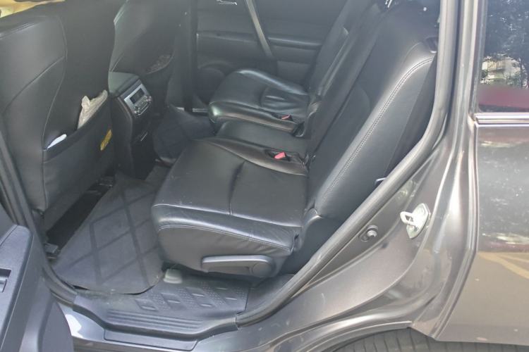 Used Toyota Highlander 2012 2.7L Two-Wheel Drive 7-Seater Luxury Edition Left Rear Seat