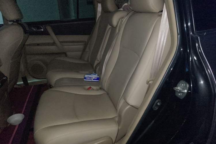 Used Toyota Highlander 2012 2.7L Two-Wheel Drive 7-Seater Elite Edition Left Rear Seat