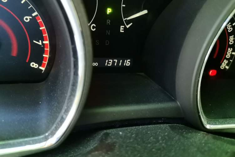 Used Toyota Highlander 2012 2.7L Two-Wheel Drive 7-Seater Luxury Navigation Edition Odometer Close Up