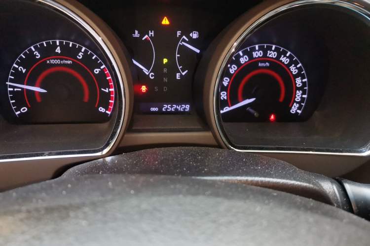 Used Toyota Highlander 2012 2.7L Two-Wheel Drive 7-Seater Luxury Edition Odometer Close Up