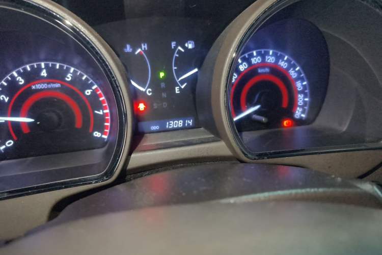 Used Toyota Highlander 2012 2.7L Two-Wheel Drive 7-Seater Elite Edition Odometer Close Up