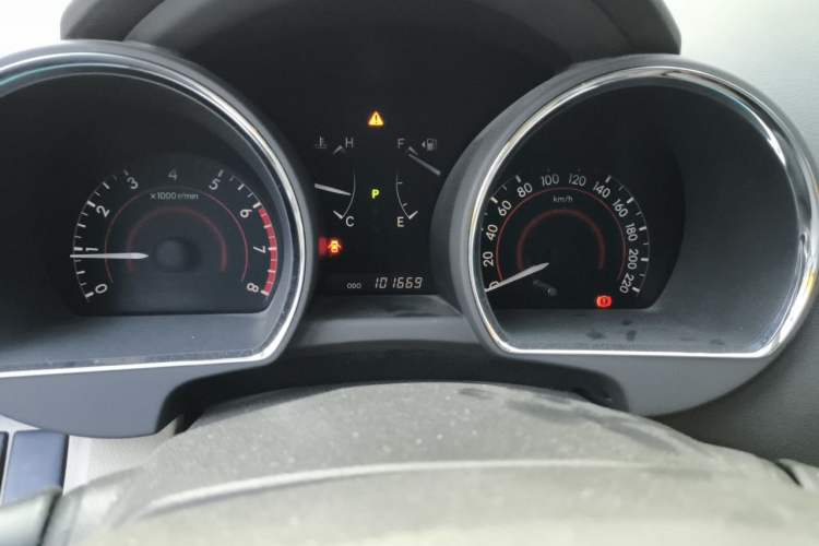 Used Toyota Highlander 2012 2.7L Two-Wheel Drive 7-Seater Ultimate Edition Odometer Close Up