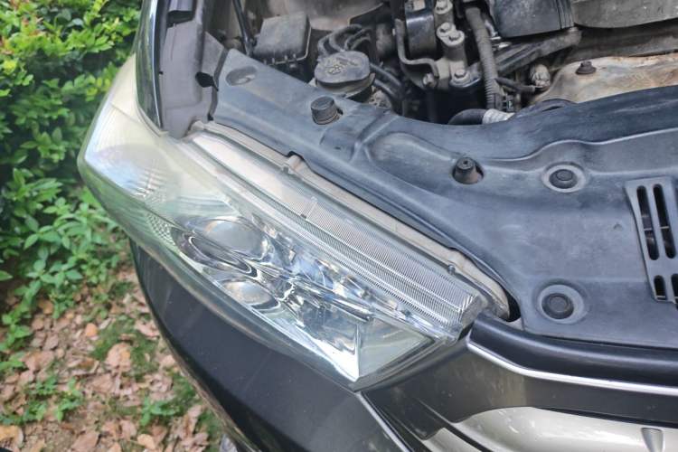 Used Toyota Highlander 2012 2.7L Two-Wheel Drive 7-Seater Luxury Edition Right Front Headlight