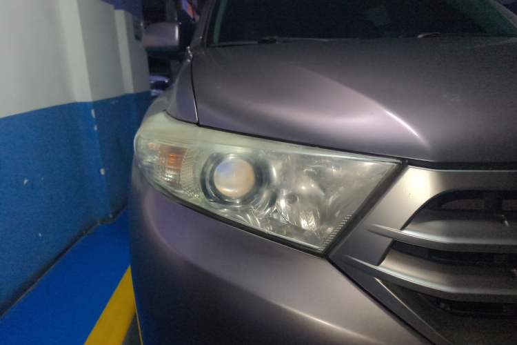 Used Toyota Highlander 2012 2.7L Two-Wheel Drive 7-Seater Elite Edition Right Front Headlight