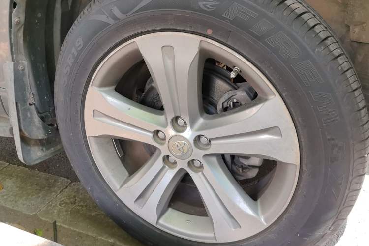 Used Toyota Highlander 2012 2.7L Two-Wheel Drive 7-Seater Luxury Navigation Edition Right Front Wheel Hub