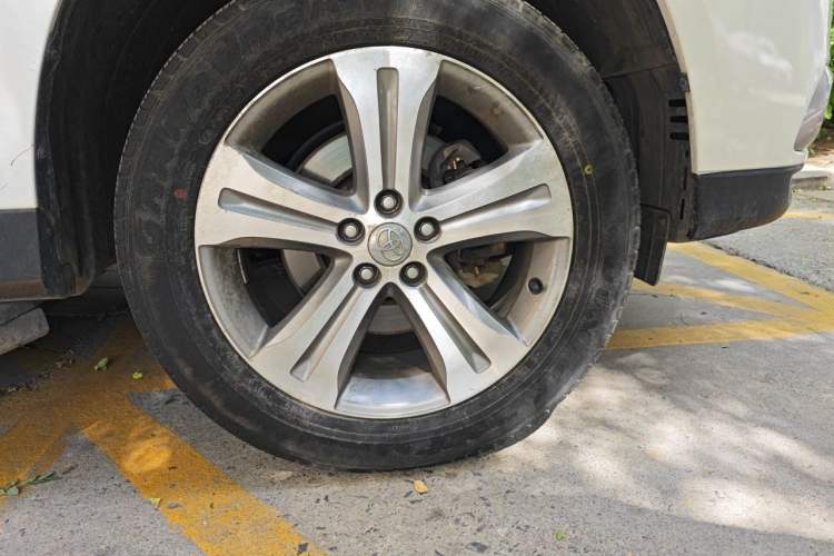 Used Toyota Highlander 2012 2.7L Two-Wheel Drive 7-Seater Luxury Edition Right Front Wheel Hub