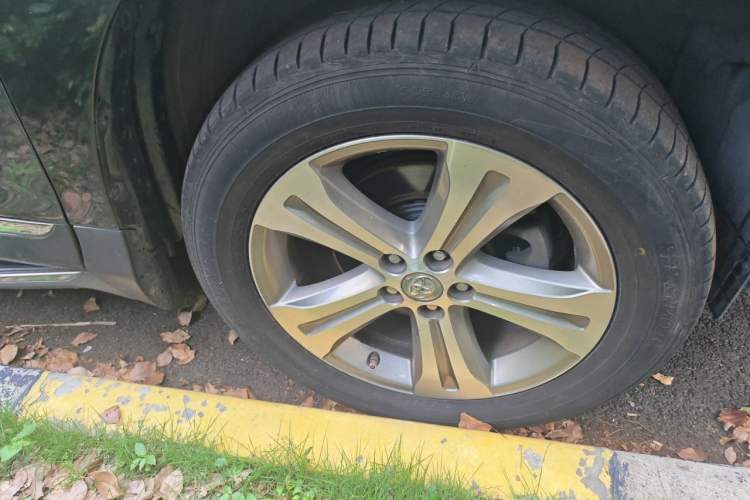 Used Toyota Highlander 2012 2.7L Two-Wheel Drive 7-Seater Luxury Edition Right Front Wheel Hub