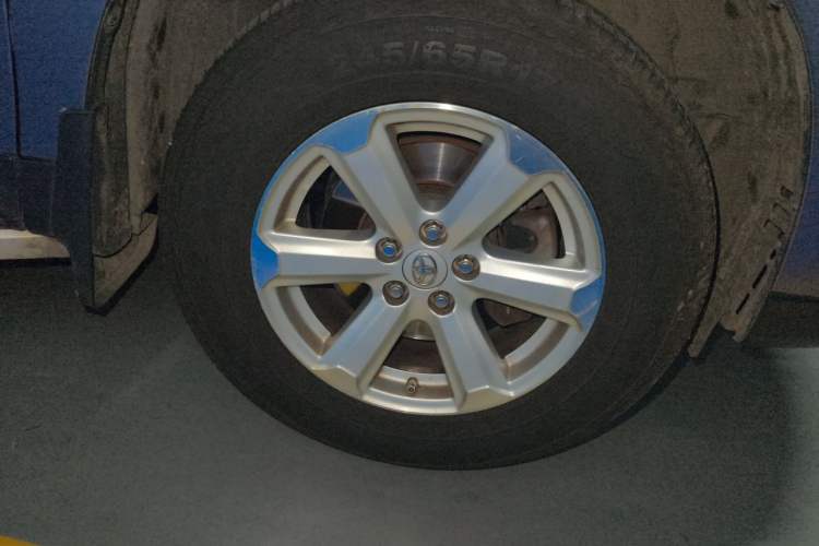 Used Toyota Highlander 2012 2.7L Two-Wheel Drive 7-Seater Elite Edition Right Front Wheel Hub