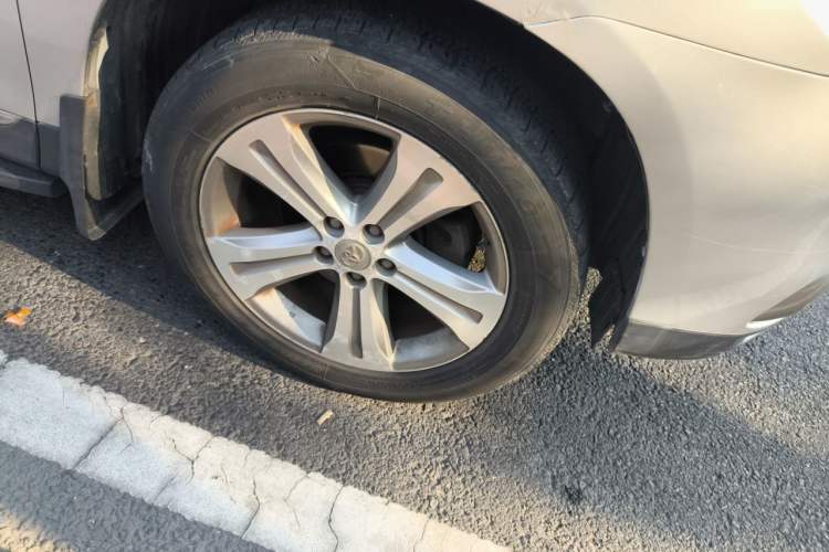 Used Toyota Highlander 2012 2.7L Two-Wheel Drive 7-Seater Ultimate Edition Right Front Wheel Hub