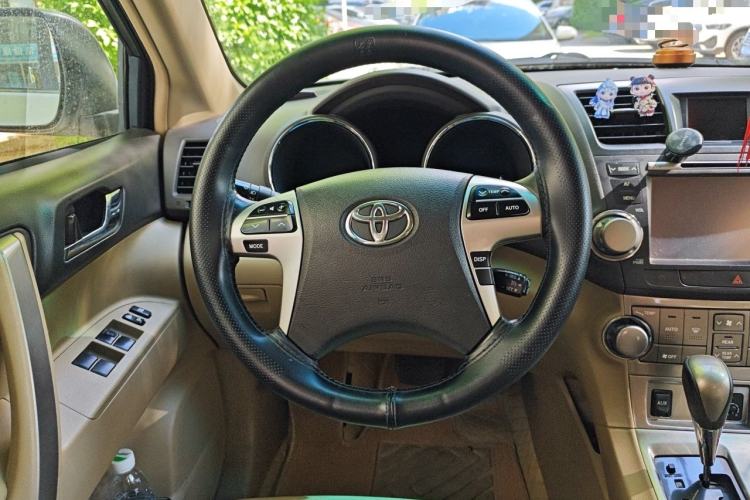 Used Toyota Highlander 2012 2.7L Two-Wheel Drive 7-Seater Luxury Edition Steering Wheel
