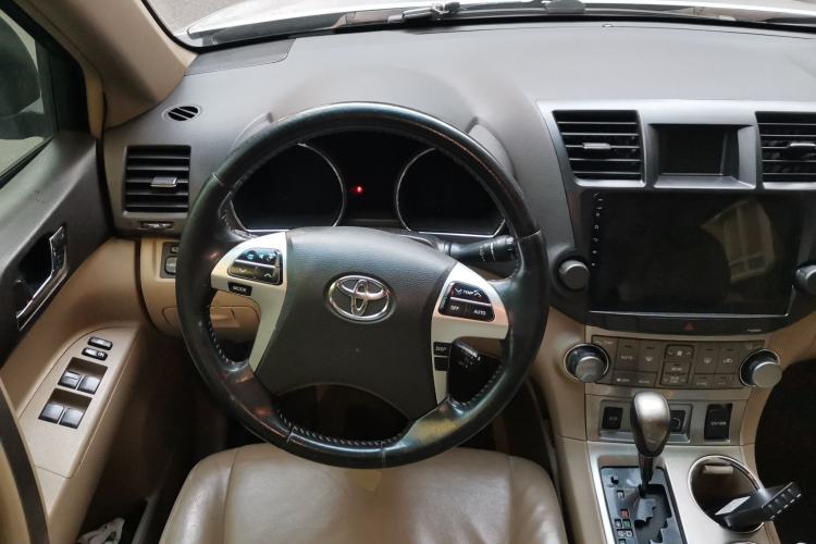 Used Toyota Highlander 2012 2.7L Two-Wheel Drive 7-Seater Luxury Edition Steering Wheel